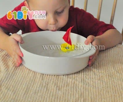 Plastic bottle cap making boat