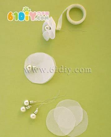 Round paper making christmas wreath