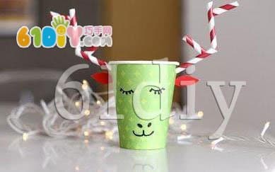 Paper cup making christmas reindeer