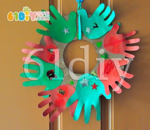 Another hand-shaped Christmas wreath practice
