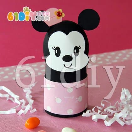 Toilet paper core making Mickey Mouse