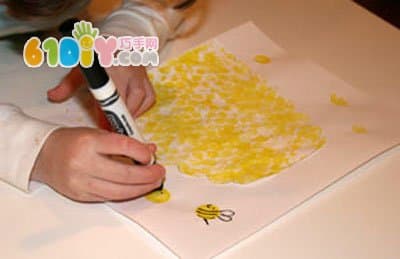 Draw a honeycomb with a bubble film