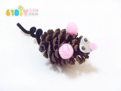 Pine cone handmade little mouse