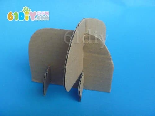 Stereo elephant made of cardboard