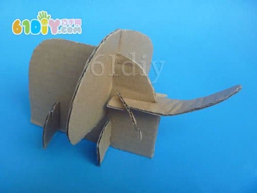 Stereo elephant made of cardboard