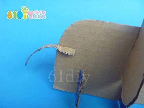 Stereo elephant made of cardboard