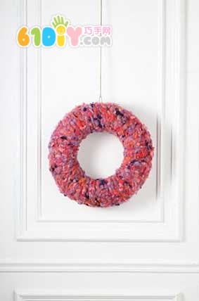How to make a Christmas wreath with wool
