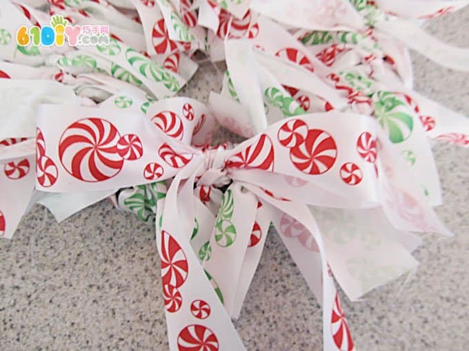 Simple cloth strip Christmas wreath handmade