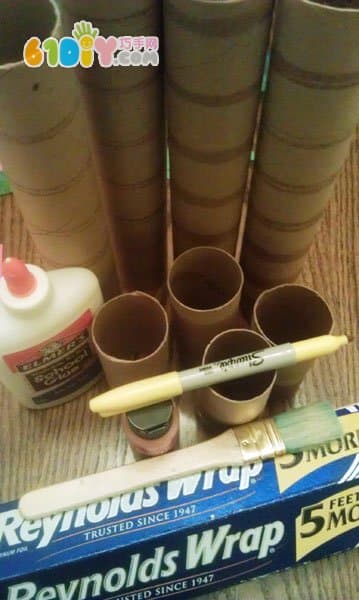 Paper tube making christmas decoration candle