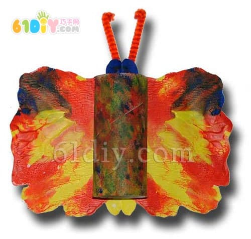 Kindergarten handmade - making spring butterflies with paper tubes