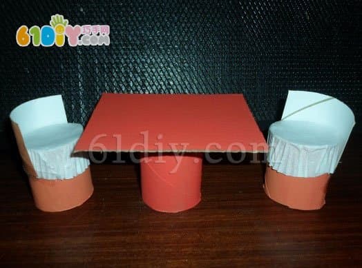 Kindergarten environmental protection manual - roll paper core production table and chair