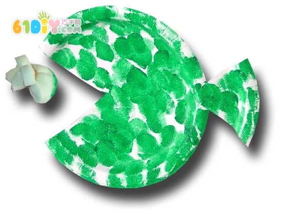 Kindergarten handmade paper plate fish