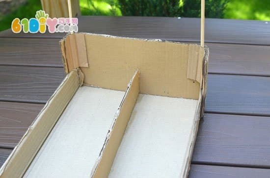 Making a toy racing track with a carton