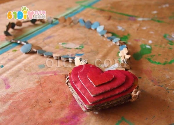 Cardboard DIY Making Mother's Day Love Necklace