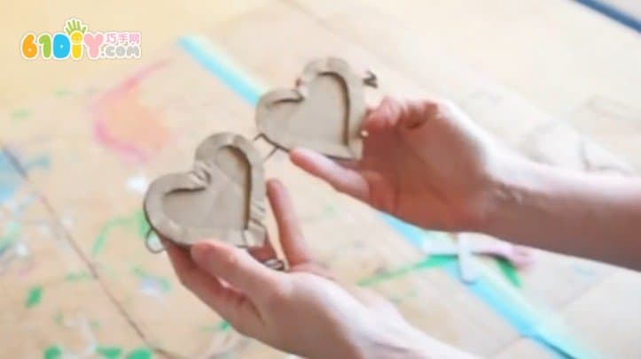 Cardboard DIY Making Mother's Day Love Necklace