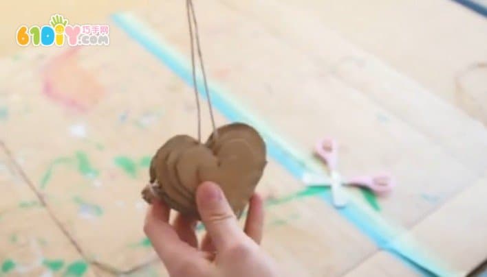 Cardboard DIY Making Mother's Day Love Necklace