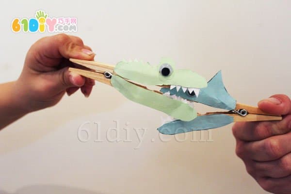 Children's toys DIY: clothespin handmade crocodile