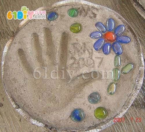 Making hand and footprint printing process with sand DIY