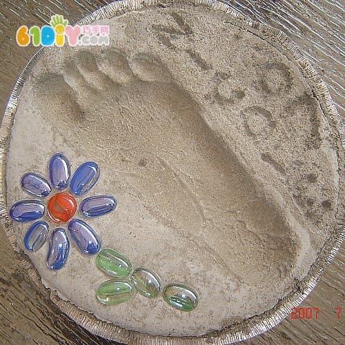 Making hand and footprint printing process with sand DIY