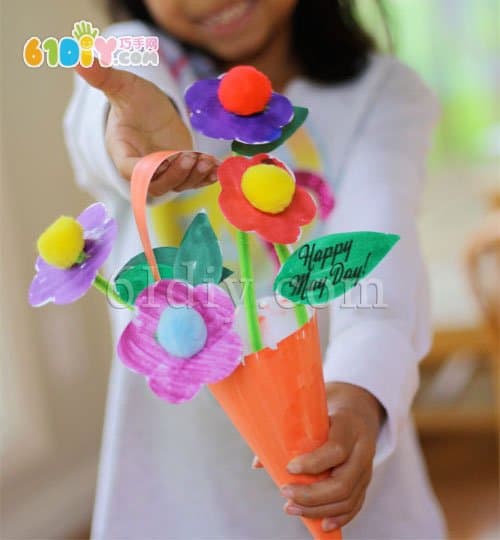 Kindergarten Mother's Day making small flower baskets