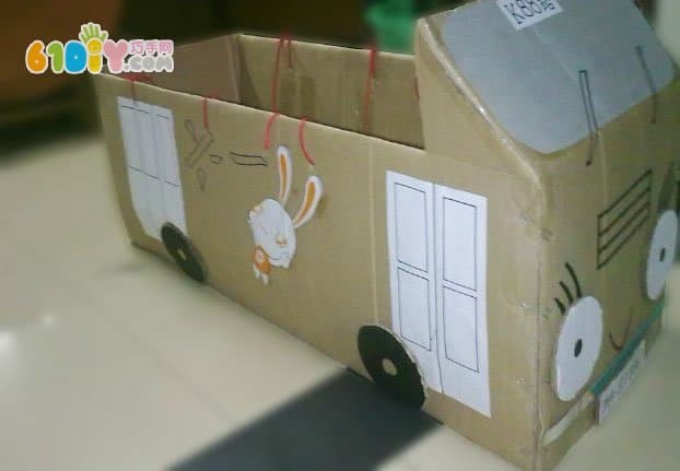 Kindergarten toys DIY: carton car