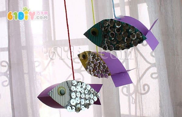Children's handmade three-dimensional fish ornaments