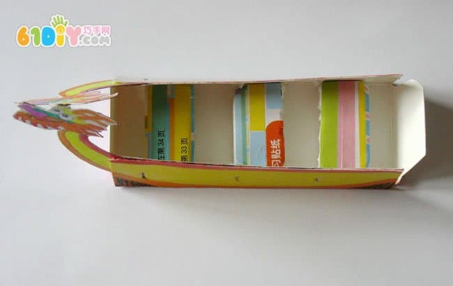 How to make a Dragon Boat Festival dragon boat with a carton