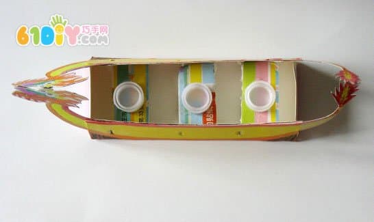 How to make a Dragon Boat Festival dragon boat with a carton