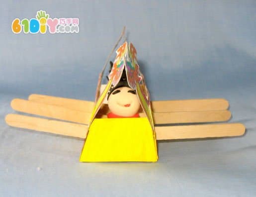 How to make a Dragon Boat Festival dragon boat with a carton