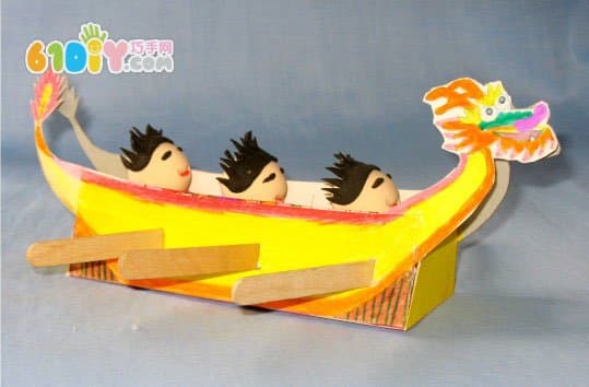 How to make a Dragon Boat Festival dragon boat with a carton