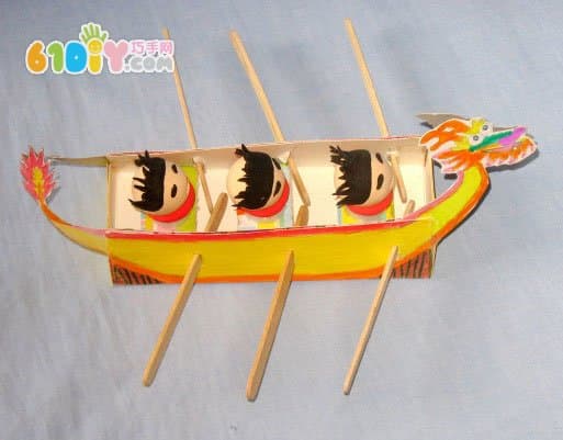 How to make a Dragon Boat Festival dragon boat with a carton