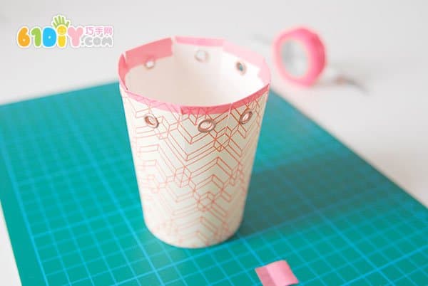 Making a gift box with a paper cup