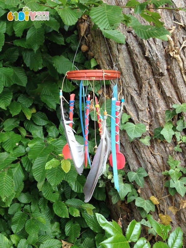 Making wind chimes with waste