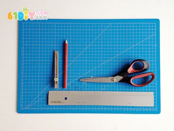 Cardboard Making Kaleidoscope