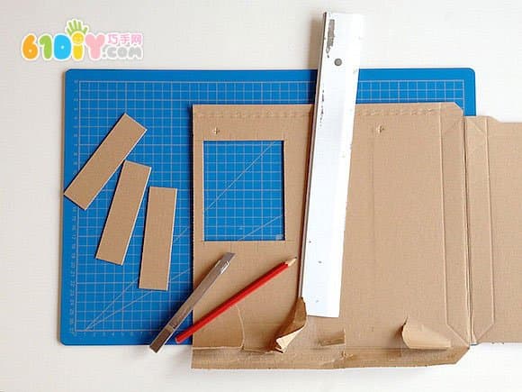 Cardboard Making Kaleidoscope