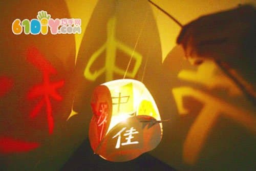 Paper tray DIY making Mid-Autumn Festival lanterns