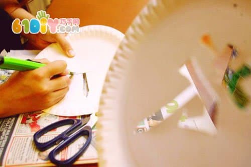 Paper tray DIY making Mid-Autumn Festival lanterns