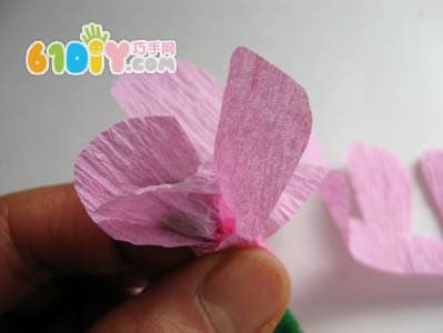 Wrinkle paper flower DIY production