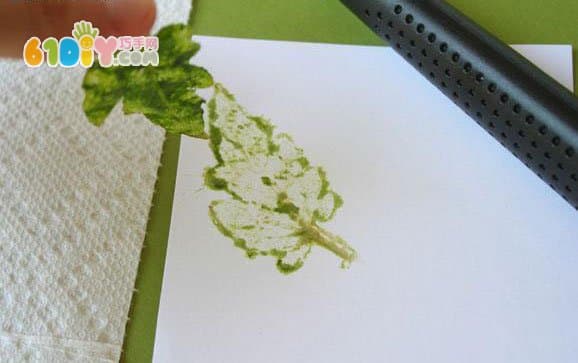 Leaf print greeting card making