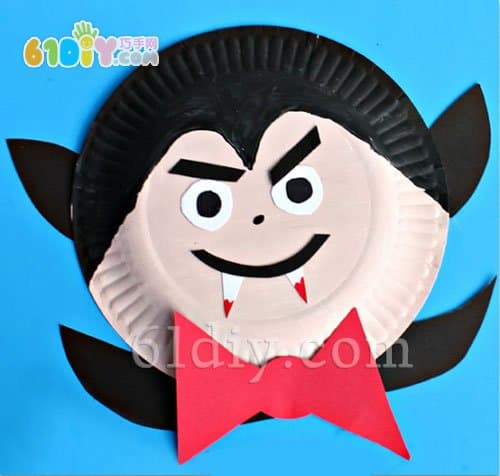 Halloween DIY making paper plate vampire