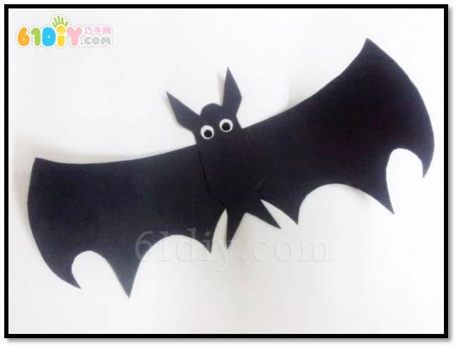Making Halloween bats with cardboard