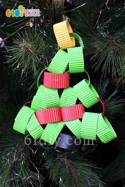 Corrugated paper making christmas tree