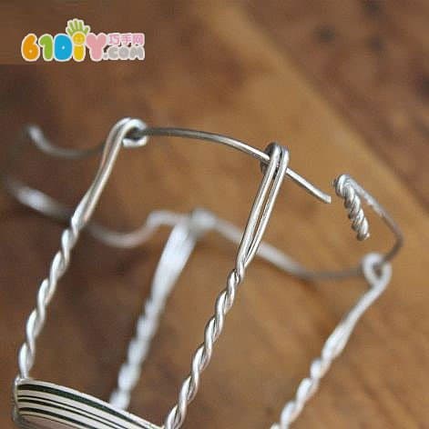 DIY Wire Chair from Cans
