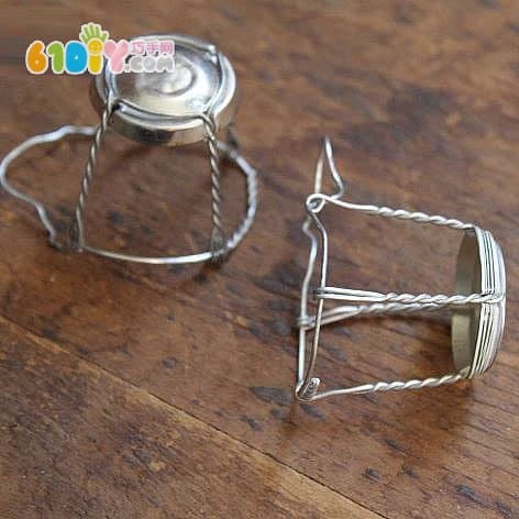 DIY Wire Chair from Cans