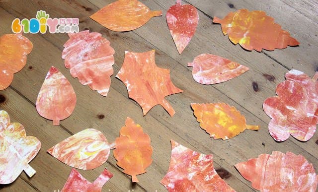Shaving foam creating beautiful textured leaves