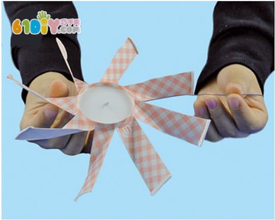 Children's DIY tutorial Paper cup windmill production