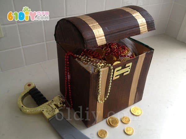Waste carton handmade treasure chest (pirate box)