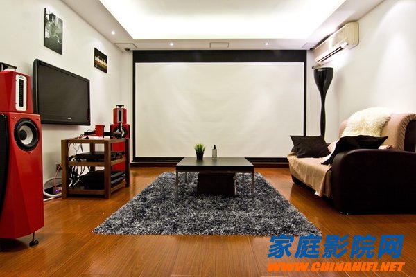 Simple decoration home theater also has a good voice