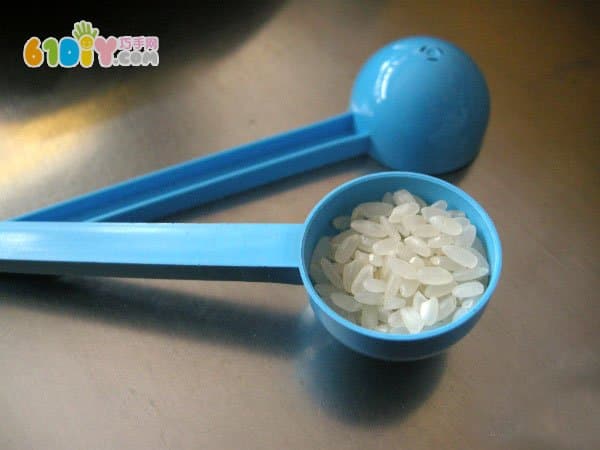 Milk Powder Spoon Waste Using DIY Toy Sand Hammer