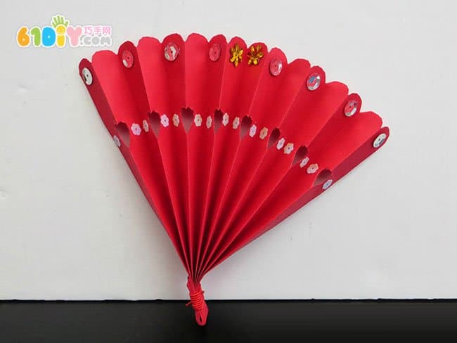 How to make a new year decoration fan